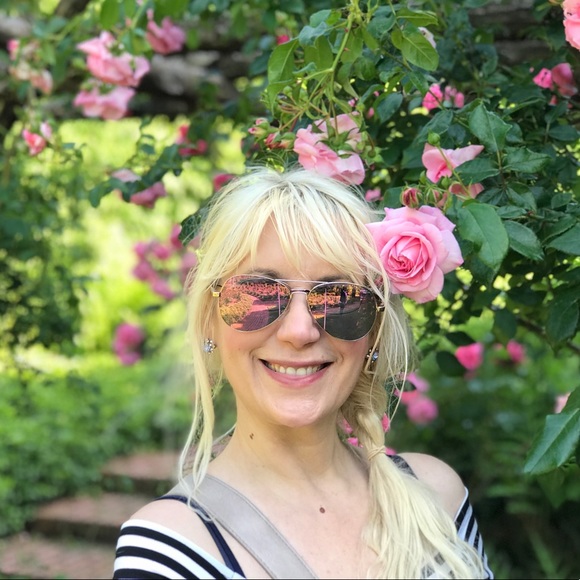 Meet your Posher, Isabella - Picture 2 of 2